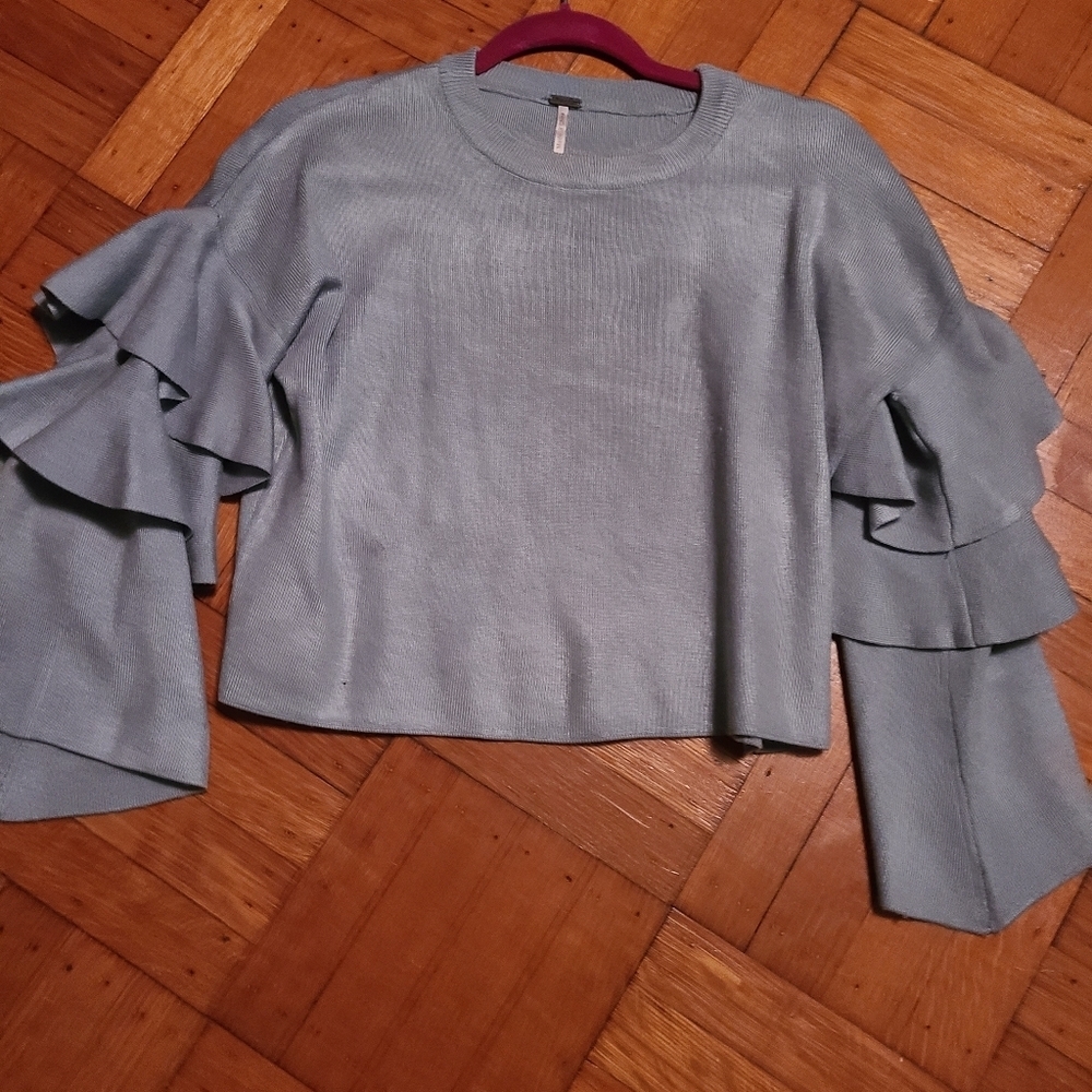 Long sleeve ruffle crop top Hp🔥🔥🔥 - Picture 4 of 5